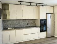 фото: Кухонный гарнитур бежевый