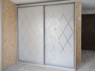 фото: Корпусный шкаф-купе в белом цвете